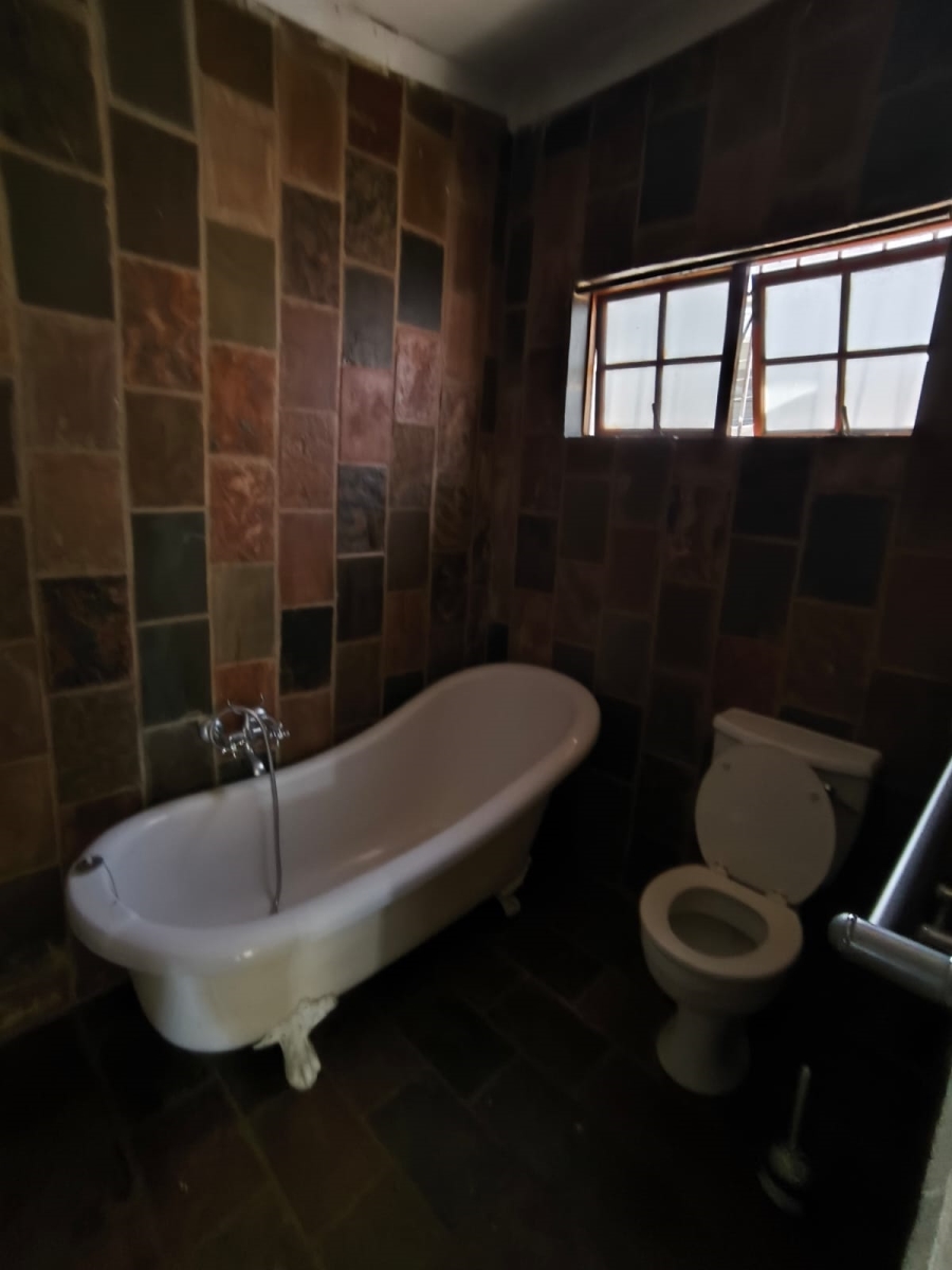 To Let 1 Bedroom Property for Rent in Linden Gauteng