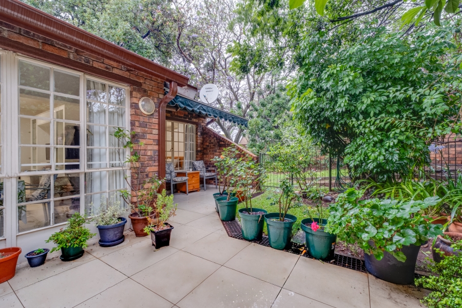 1 Bedroom Property for Sale in Bryanston Gauteng