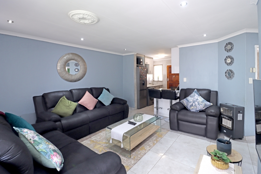 2 Bedroom Property for Sale in Sonneglans Gauteng