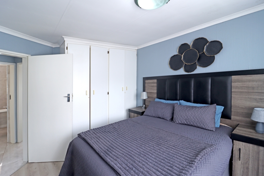 2 Bedroom Property for Sale in Sonneglans Gauteng