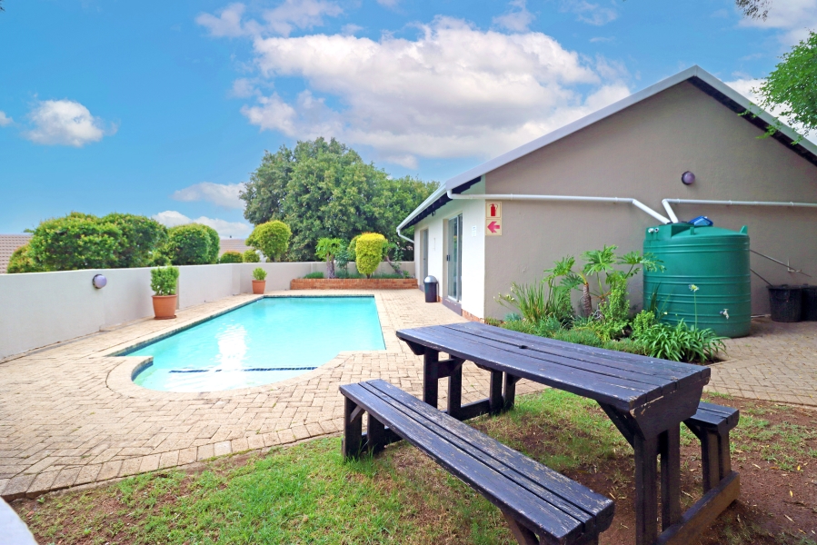2 Bedroom Property for Sale in Sonneglans Gauteng