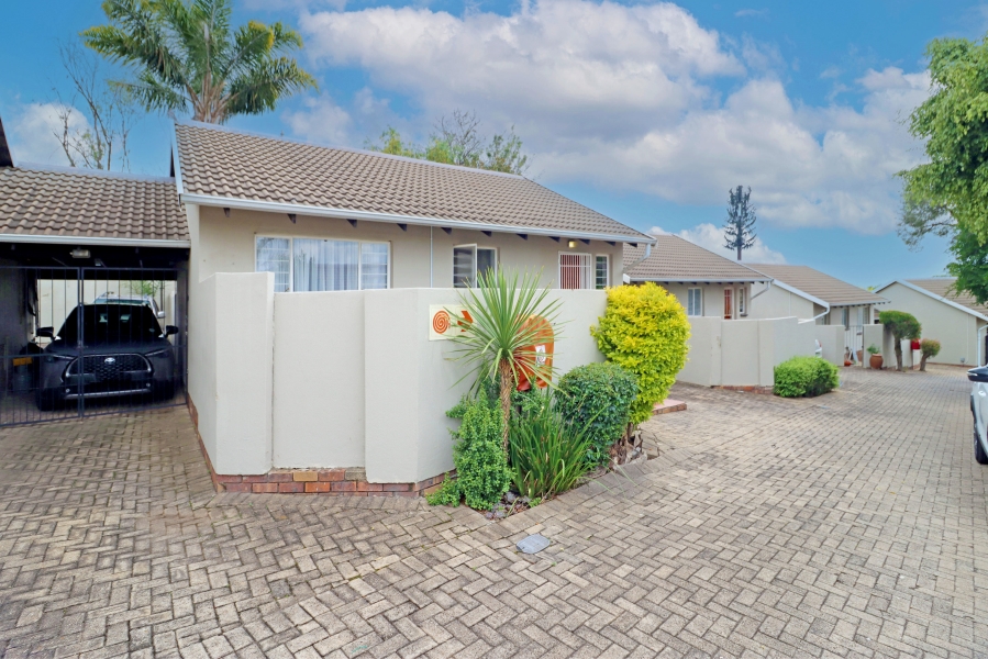 2 Bedroom Property for Sale in Sonneglans Gauteng