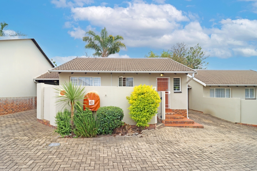 2 Bedroom Property for Sale in Sonneglans Gauteng