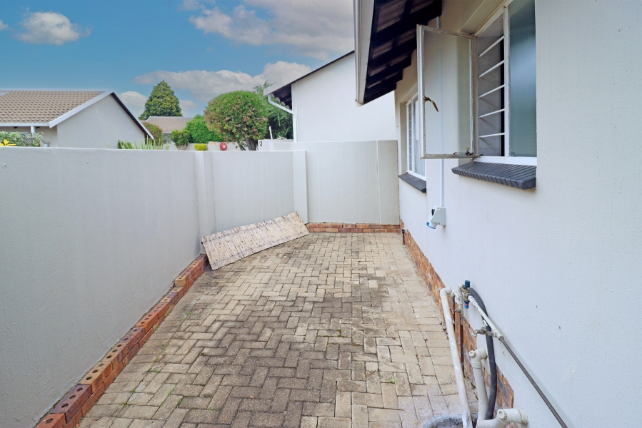 2 Bedroom Property for Sale in Sonneglans Gauteng