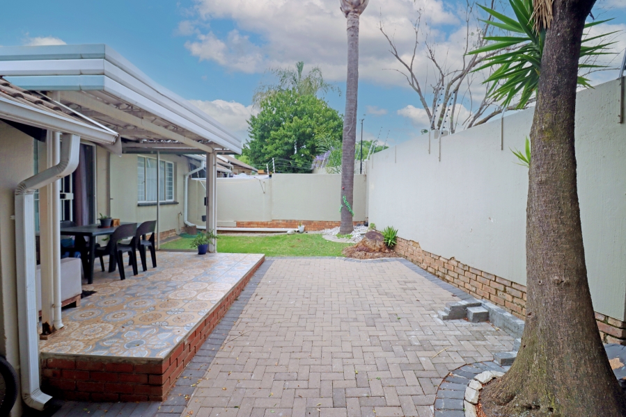 2 Bedroom Property for Sale in Sonneglans Gauteng