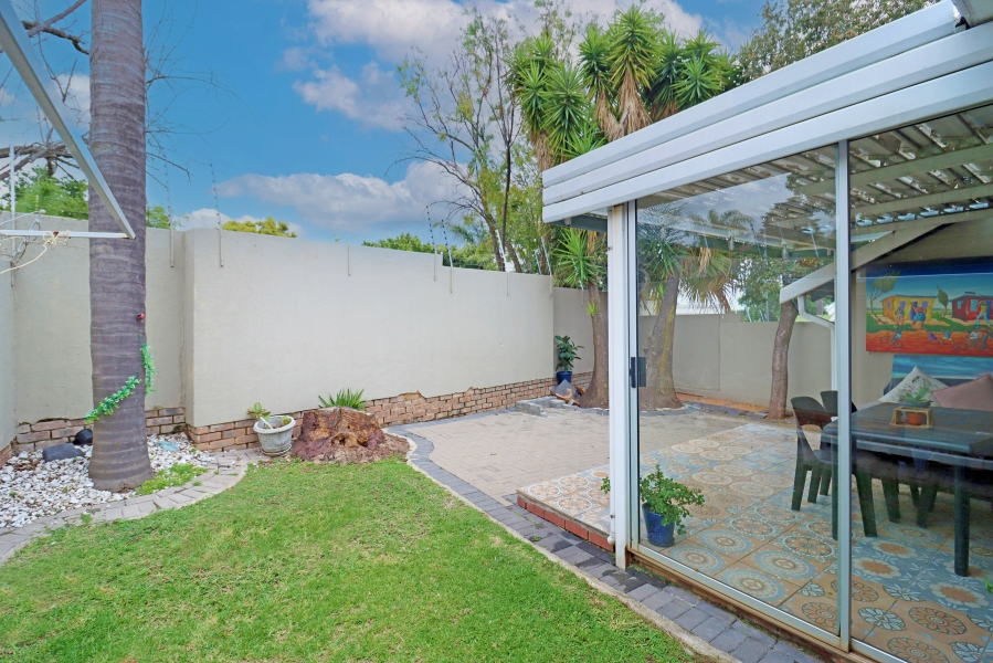 2 Bedroom Property for Sale in Sonneglans Gauteng