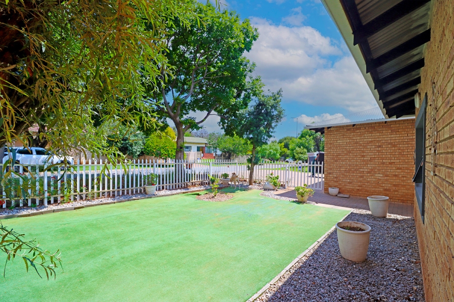 3 Bedroom Property for Sale in Lakeside Gauteng