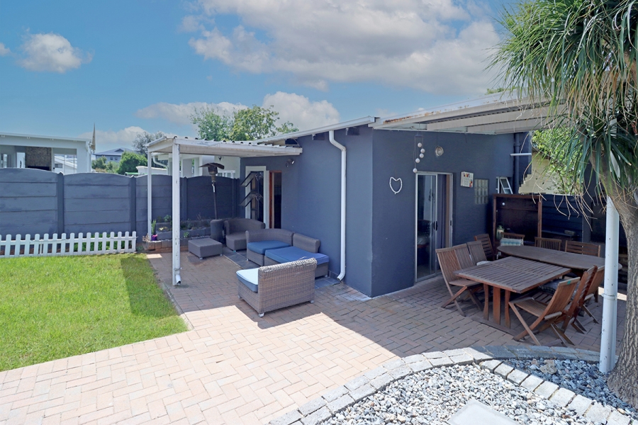 3 Bedroom Property for Sale in Lakeside Gauteng