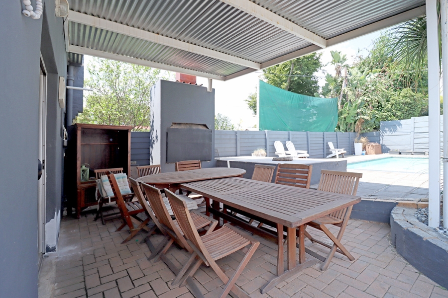 3 Bedroom Property for Sale in Lakeside Gauteng