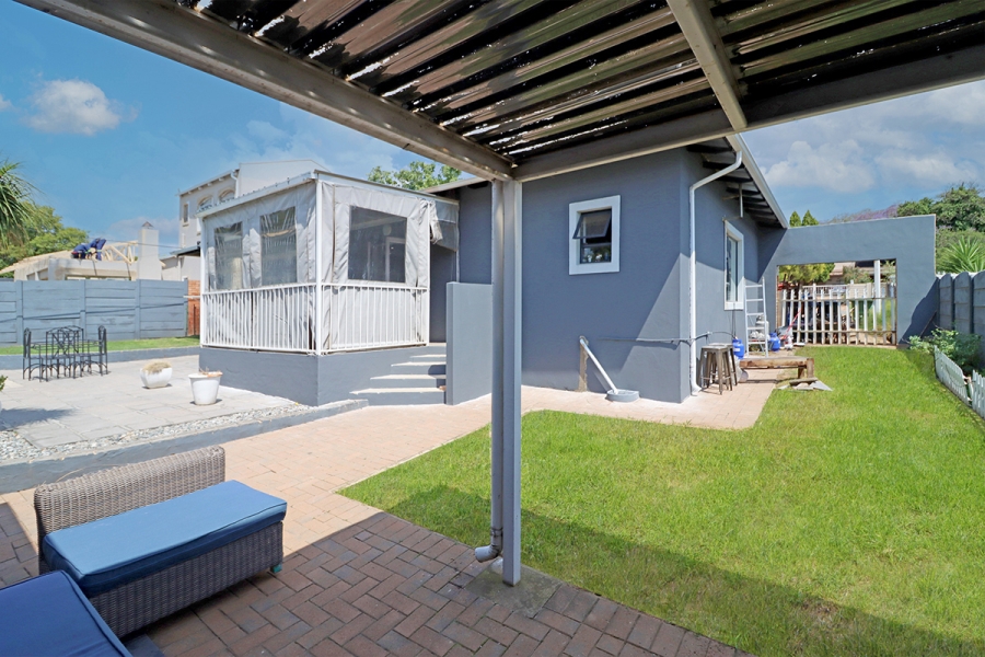 3 Bedroom Property for Sale in Lakeside Gauteng