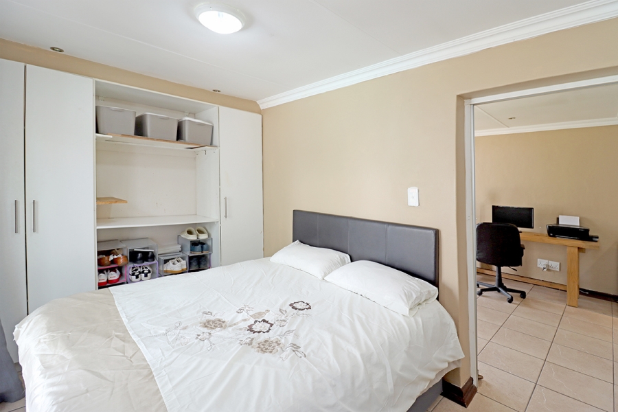 3 Bedroom Property for Sale in Lakeside Gauteng