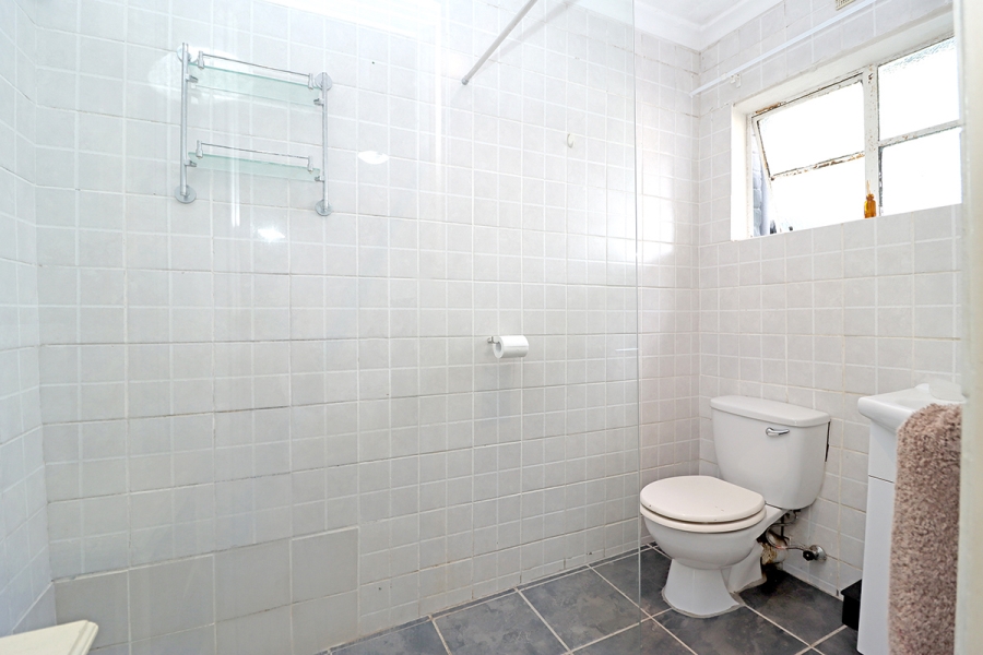 3 Bedroom Property for Sale in Lakeside Gauteng