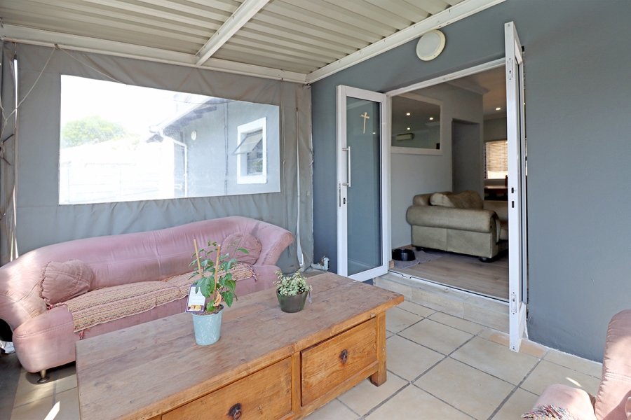 3 Bedroom Property for Sale in Lakeside Gauteng