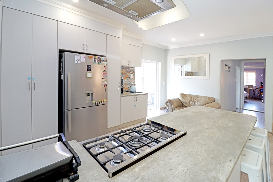 3 Bedroom Property for Sale in Lakeside Gauteng