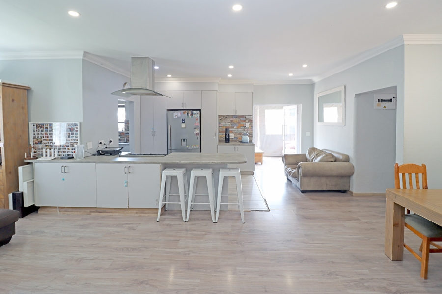 3 Bedroom Property for Sale in Lakeside Gauteng