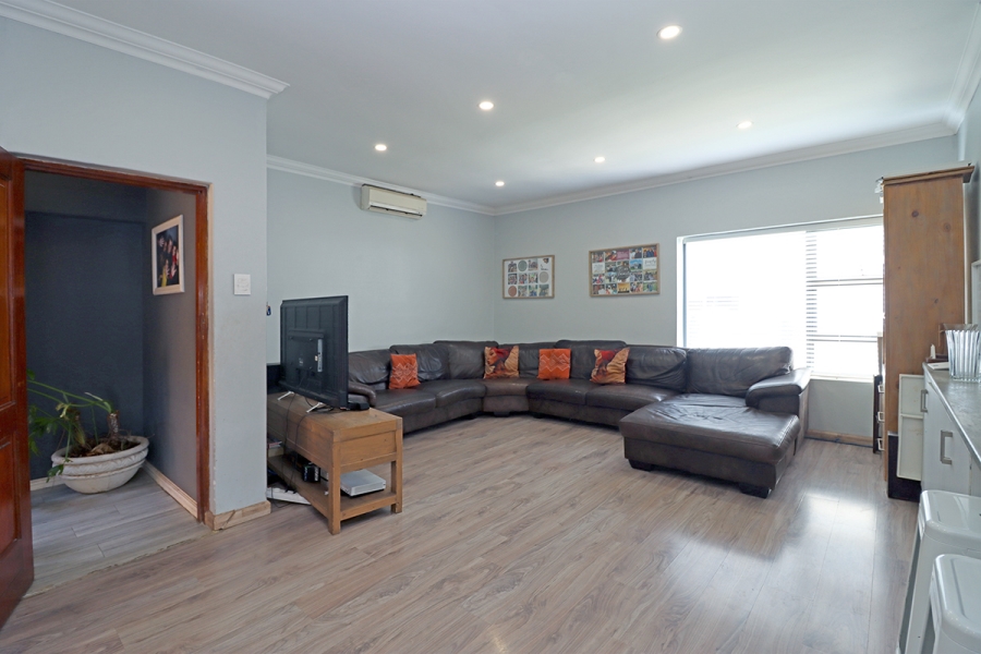 3 Bedroom Property for Sale in Lakeside Gauteng