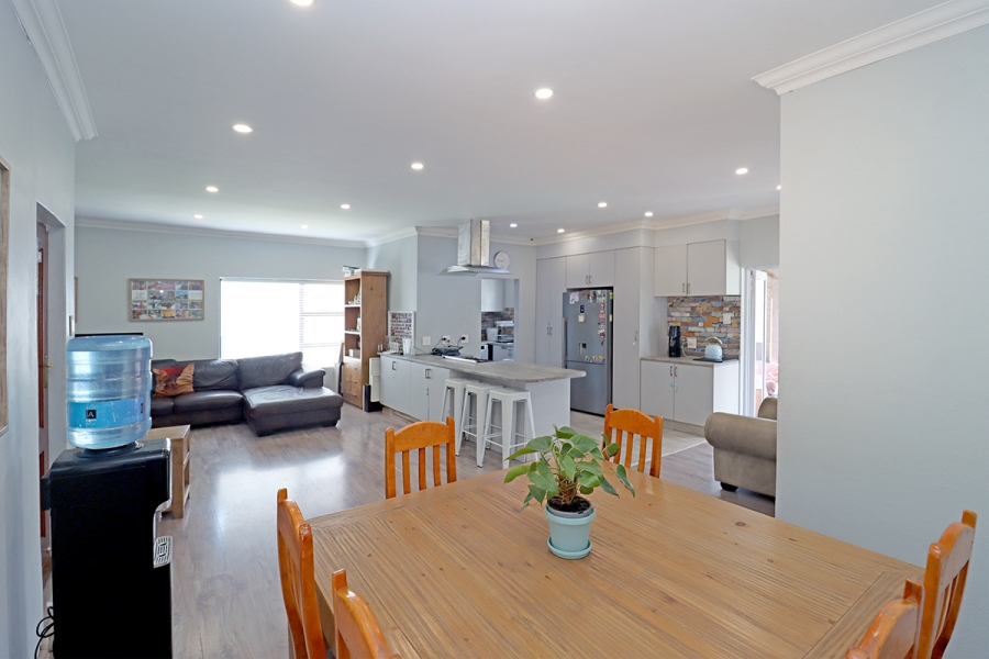 3 Bedroom Property for Sale in Lakeside Gauteng