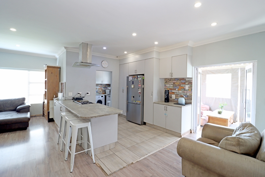 3 Bedroom Property for Sale in Lakeside Gauteng