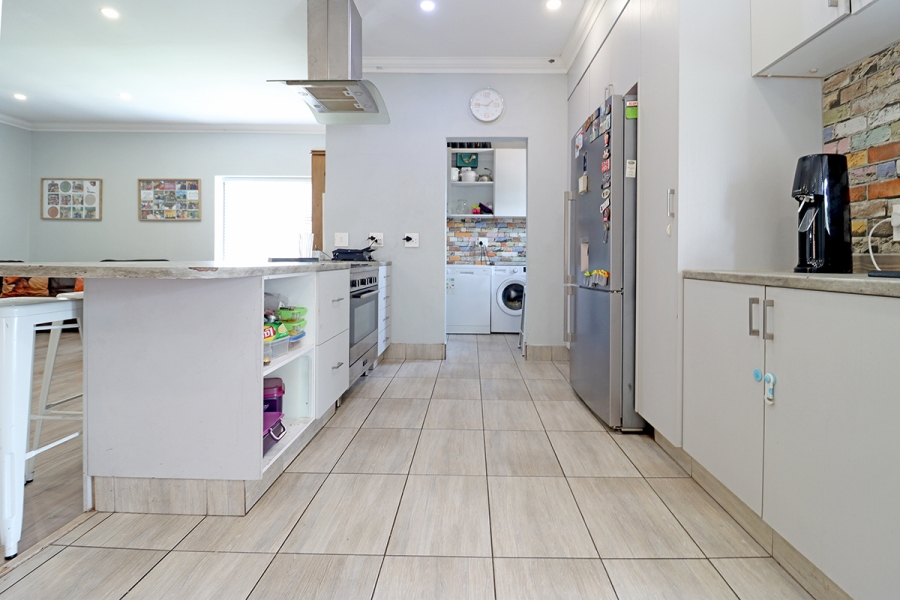 3 Bedroom Property for Sale in Lakeside Gauteng