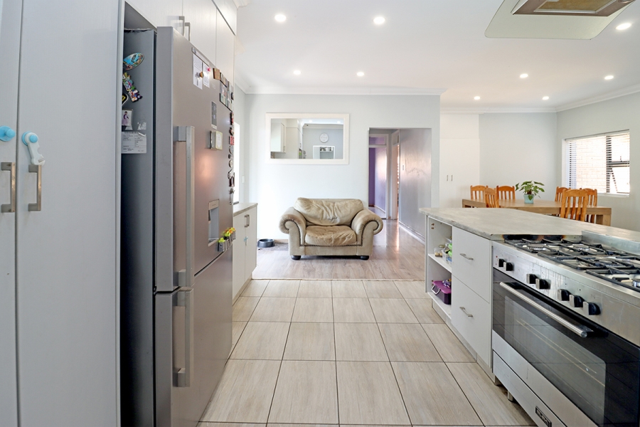 3 Bedroom Property for Sale in Lakeside Gauteng