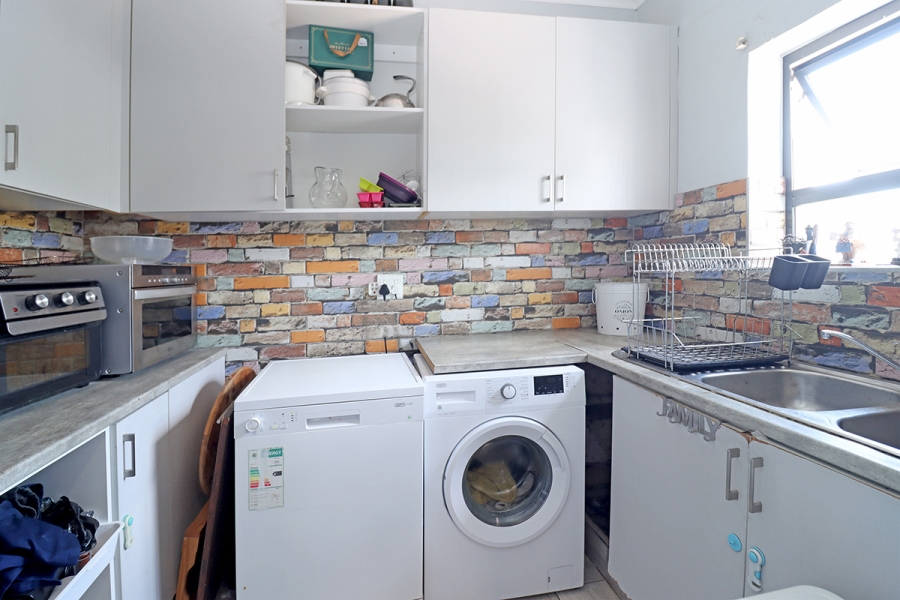 3 Bedroom Property for Sale in Lakeside Gauteng