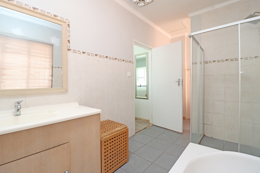 3 Bedroom Property for Sale in Lakeside Gauteng