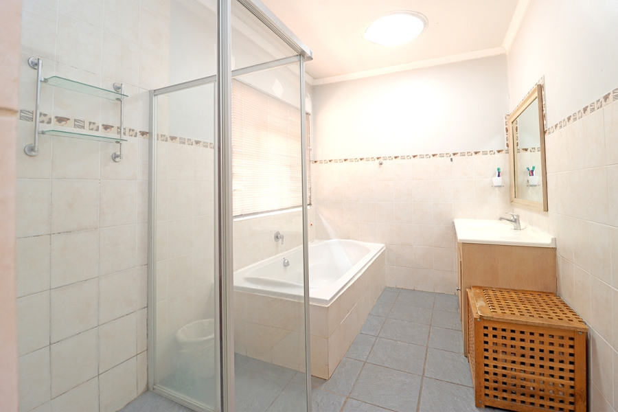 3 Bedroom Property for Sale in Lakeside Gauteng