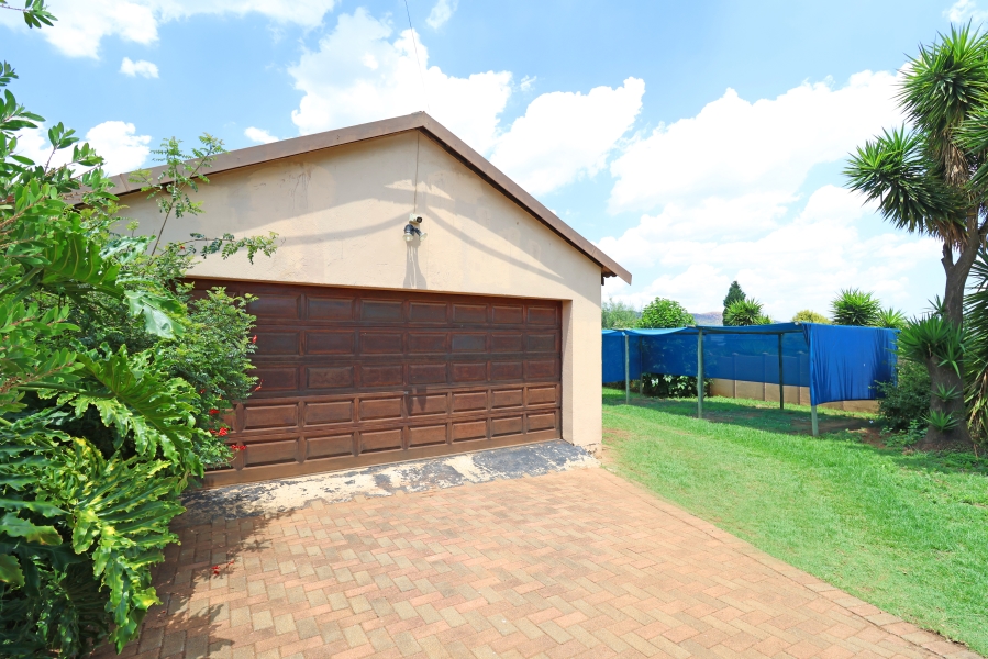 3 Bedroom Property for Sale in Allens Nek Gauteng