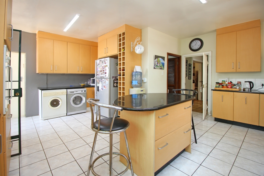 5 Bedroom Property for Sale in Waverley Gauteng