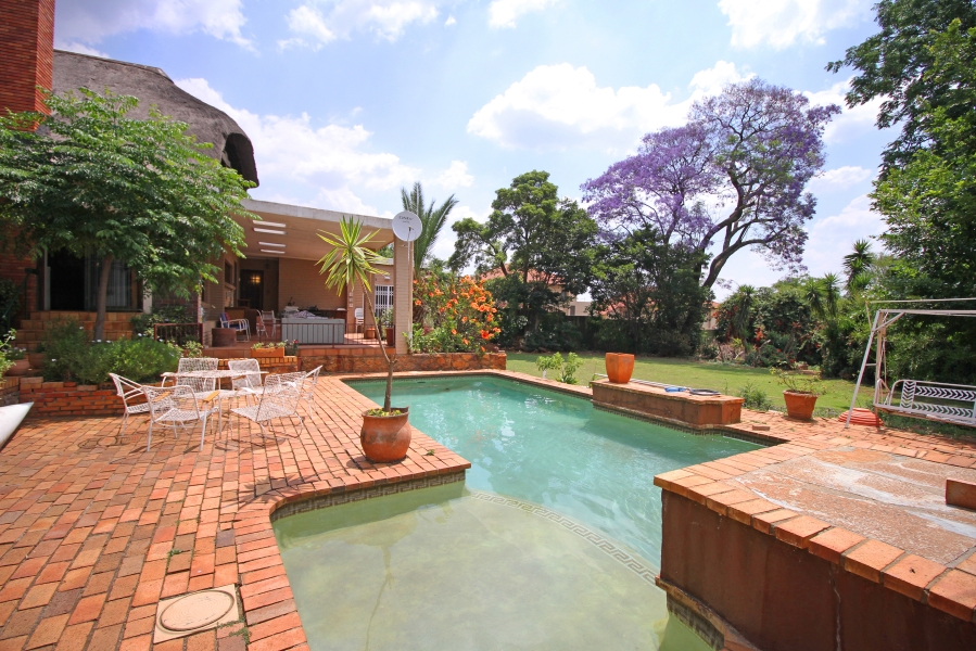 5 Bedroom Property for Sale in Waverley Gauteng