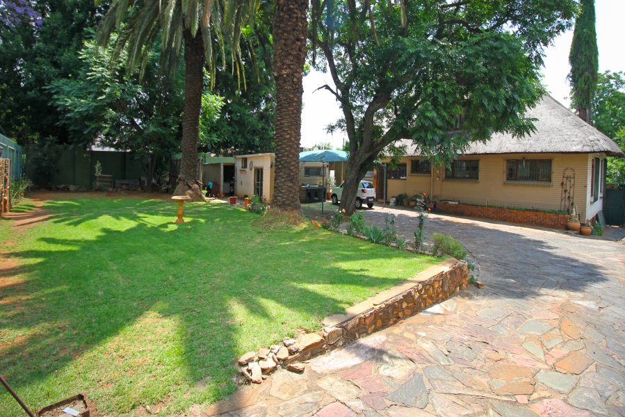 5 Bedroom Property for Sale in Waverley Gauteng