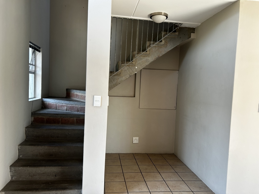 To Let 1 Bedroom Property for Rent in Houghton Estate Gauteng