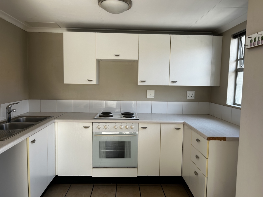 To Let 1 Bedroom Property for Rent in Houghton Estate Gauteng