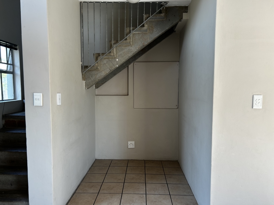 To Let 1 Bedroom Property for Rent in Houghton Estate Gauteng
