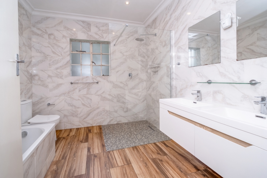 4 Bedroom Property for Sale in Sunninghill Gauteng