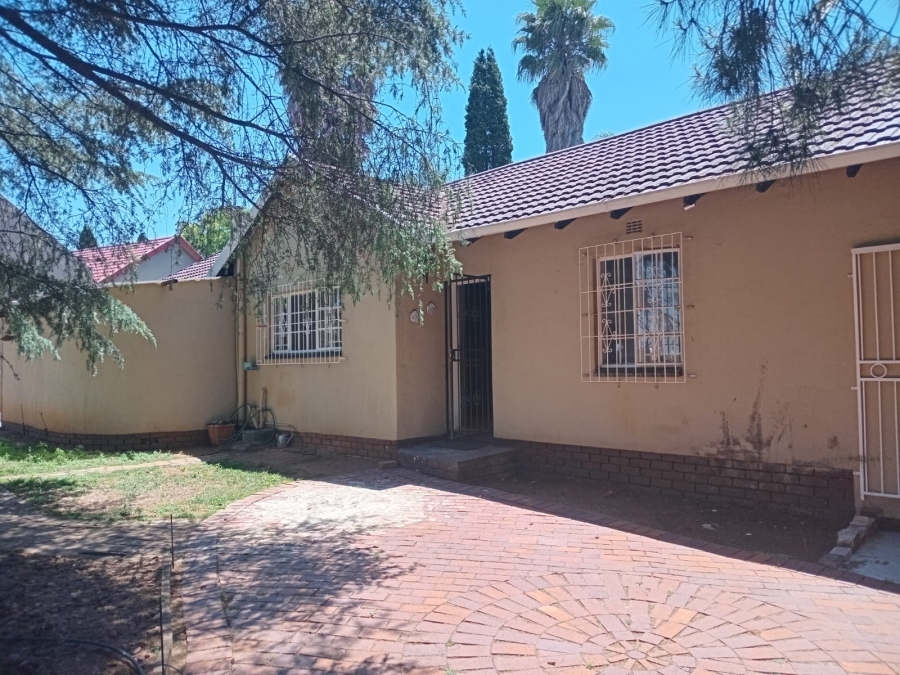 To Let 4 Bedroom Property for Rent in Van Riebeeck Park Gauteng