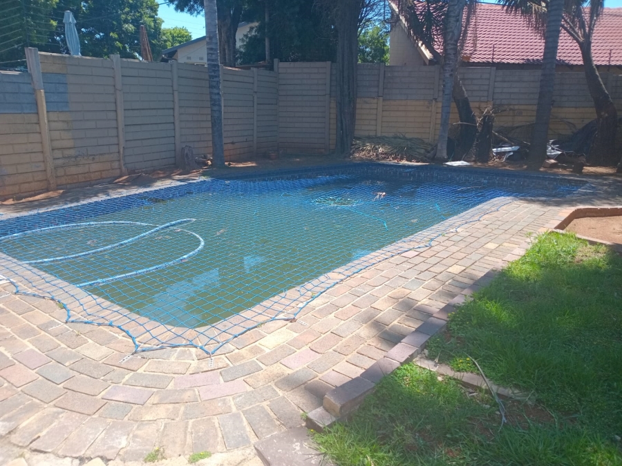 To Let 4 Bedroom Property for Rent in Van Riebeeck Park Gauteng