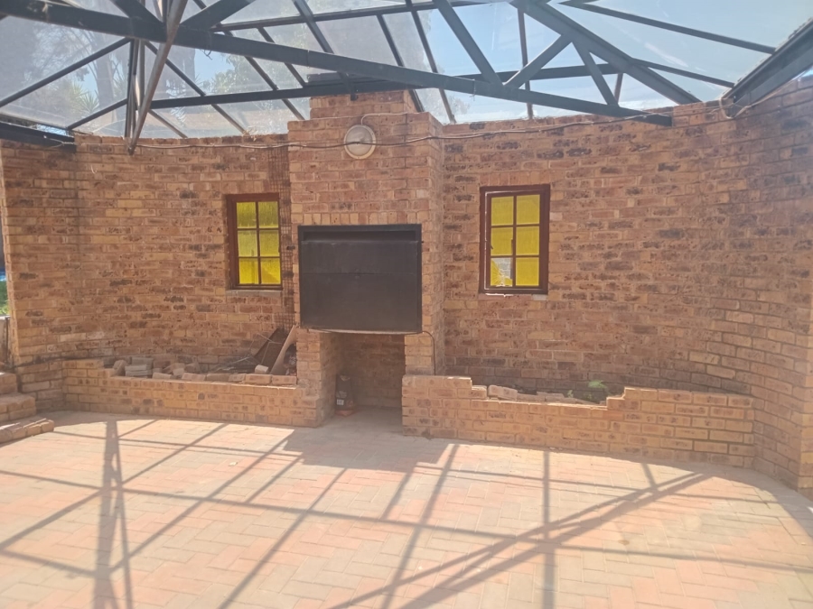 To Let 4 Bedroom Property for Rent in Van Riebeeck Park Gauteng
