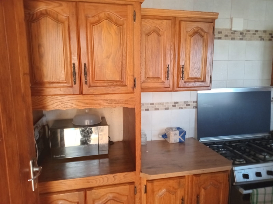 To Let 4 Bedroom Property for Rent in Van Riebeeck Park Gauteng