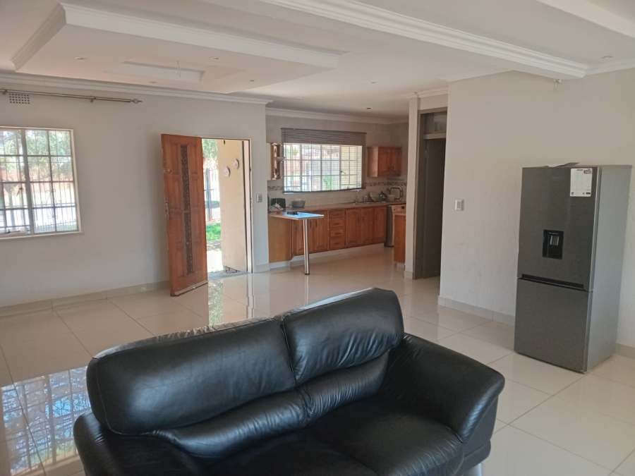 To Let 4 Bedroom Property for Rent in Van Riebeeck Park Gauteng