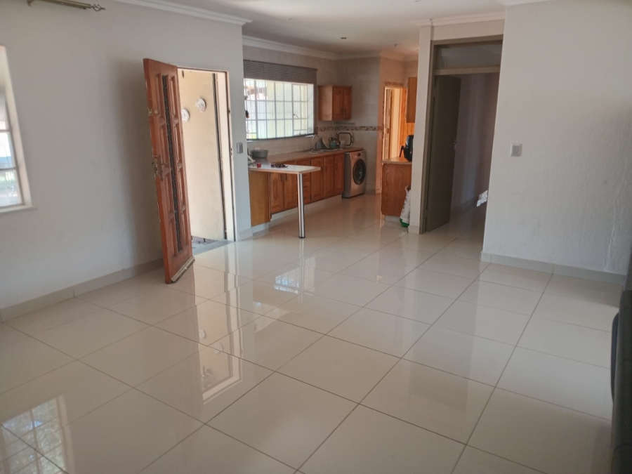 To Let 4 Bedroom Property for Rent in Van Riebeeck Park Gauteng