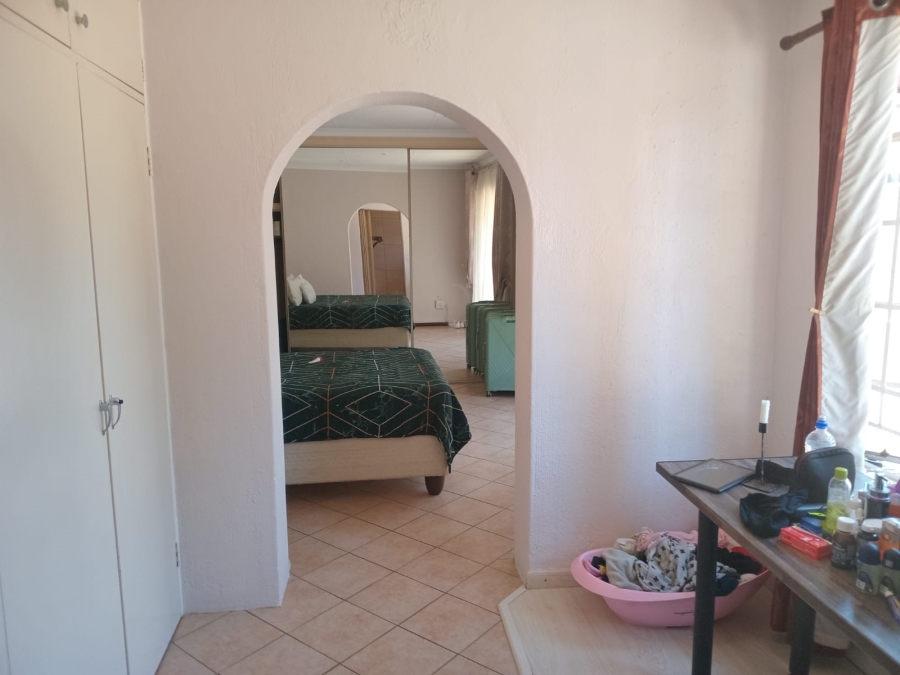 To Let 4 Bedroom Property for Rent in Van Riebeeck Park Gauteng