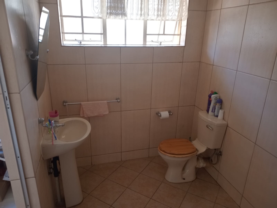 To Let 4 Bedroom Property for Rent in Van Riebeeck Park Gauteng