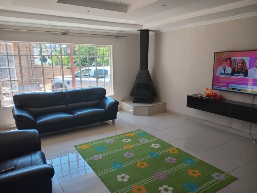 To Let 4 Bedroom Property for Rent in Van Riebeeck Park Gauteng