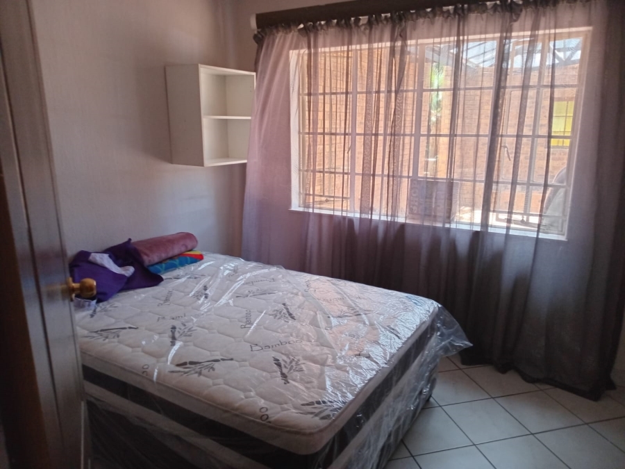 To Let 4 Bedroom Property for Rent in Van Riebeeck Park Gauteng