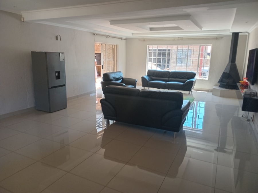 To Let 4 Bedroom Property for Rent in Van Riebeeck Park Gauteng