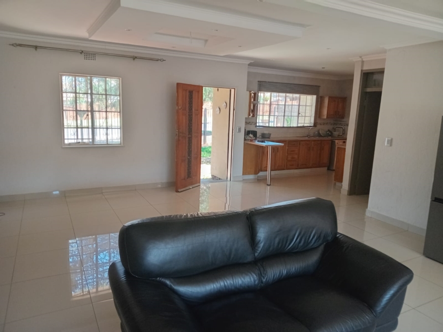 To Let 4 Bedroom Property for Rent in Van Riebeeck Park Gauteng