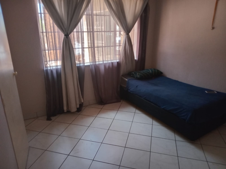 To Let 4 Bedroom Property for Rent in Van Riebeeck Park Gauteng