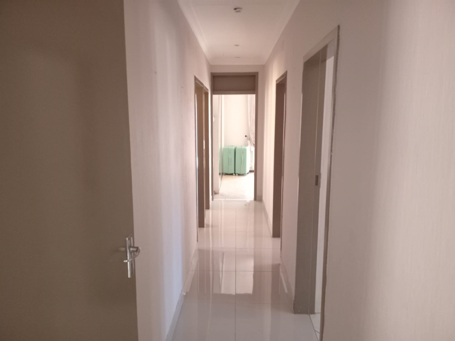 To Let 4 Bedroom Property for Rent in Van Riebeeck Park Gauteng