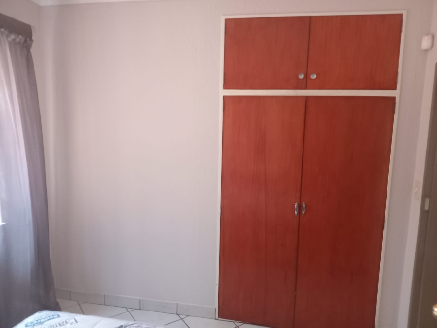 To Let 4 Bedroom Property for Rent in Van Riebeeck Park Gauteng